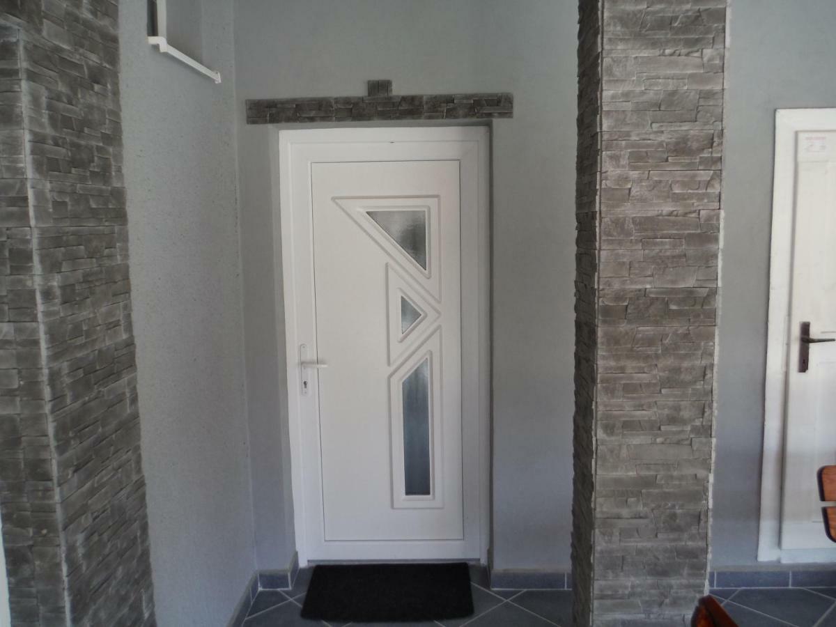 Silver Apartment Zadiel